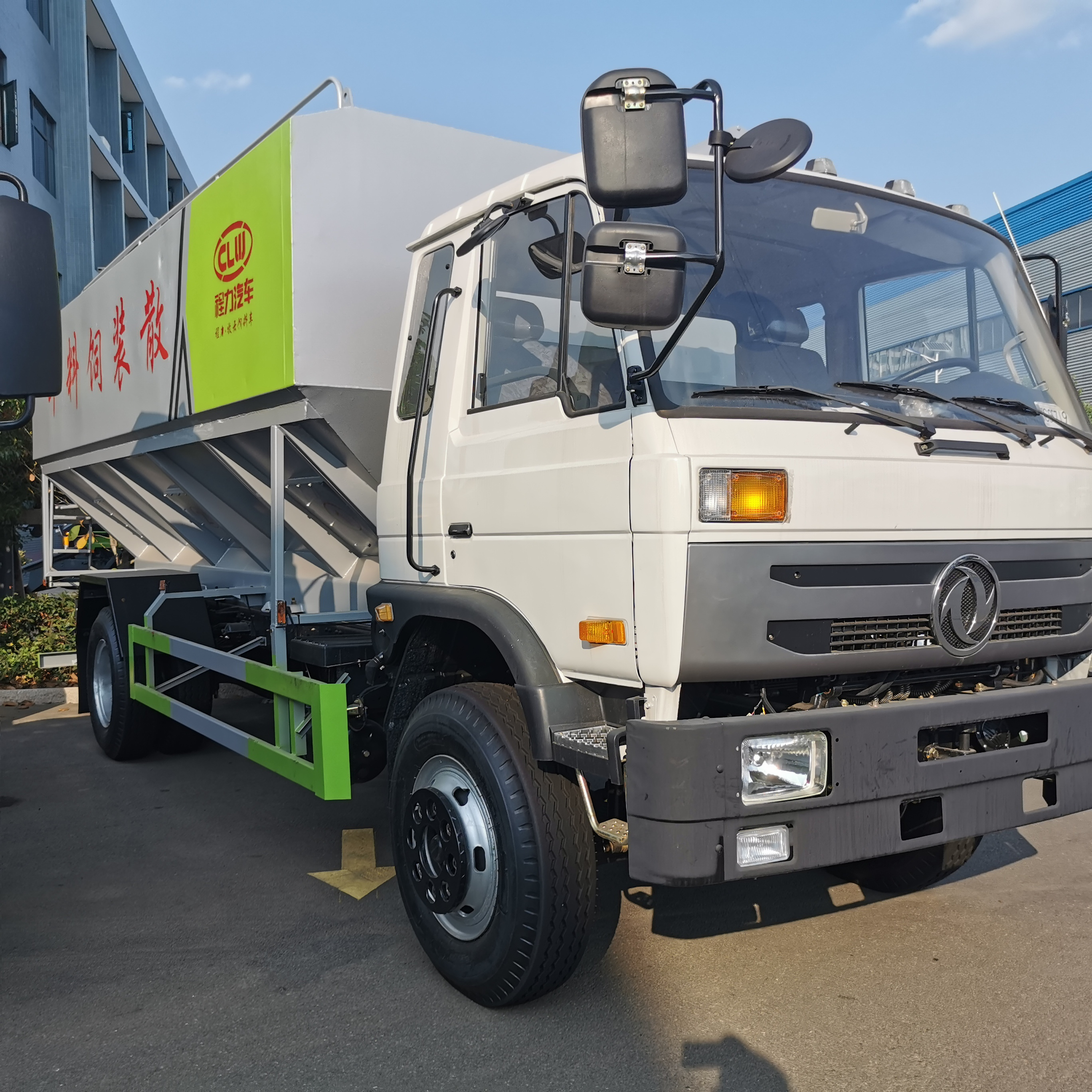 Factory Direct Dongfeng 4x2 142 Horse Power Grain Transport Bulk feed Delivery Truck