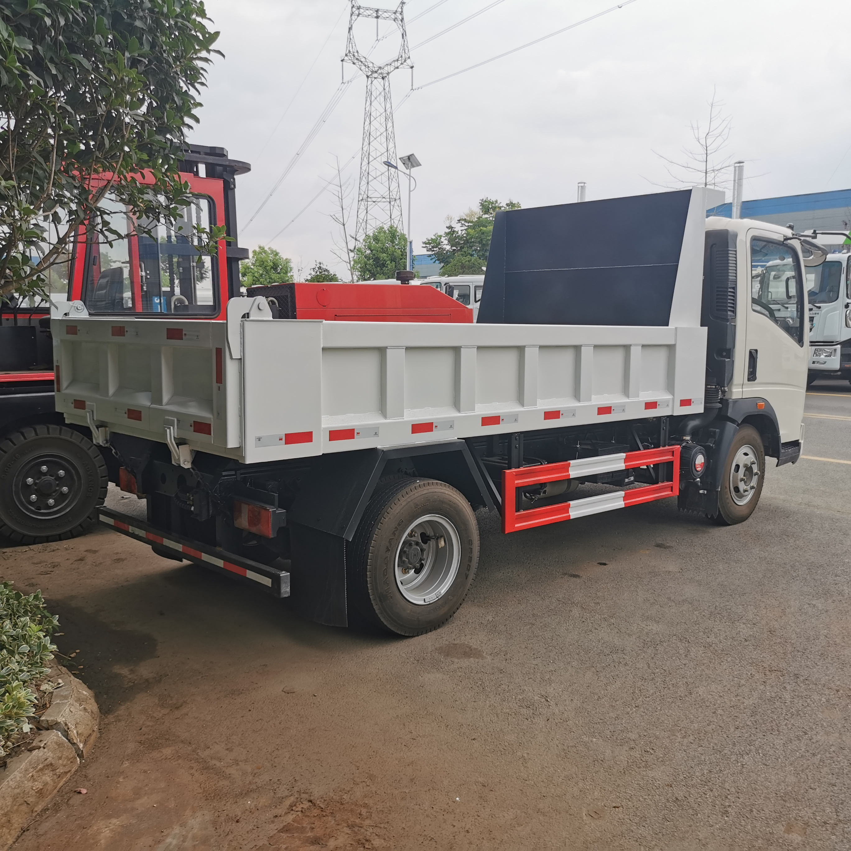 Famous brand small tipper dump truck New 3Ton 5Ton mini tipper truck for sale Large Capacity 3 Ton Dump Trucks For sale