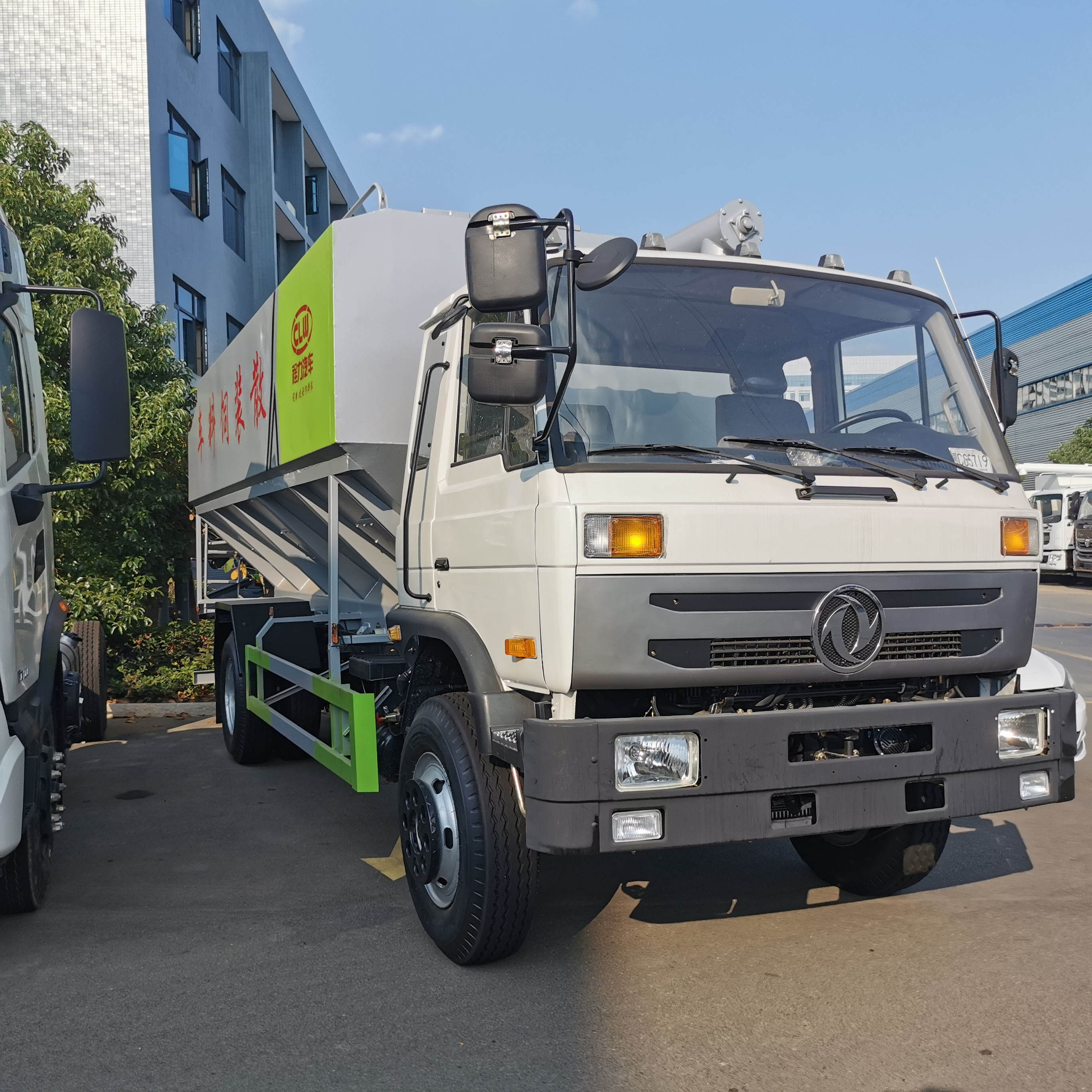 DAFC 5 ton 6 ton 7 ton bulk poultry feed trucks, bulk feed discharge truck, bulk feed transportation truck