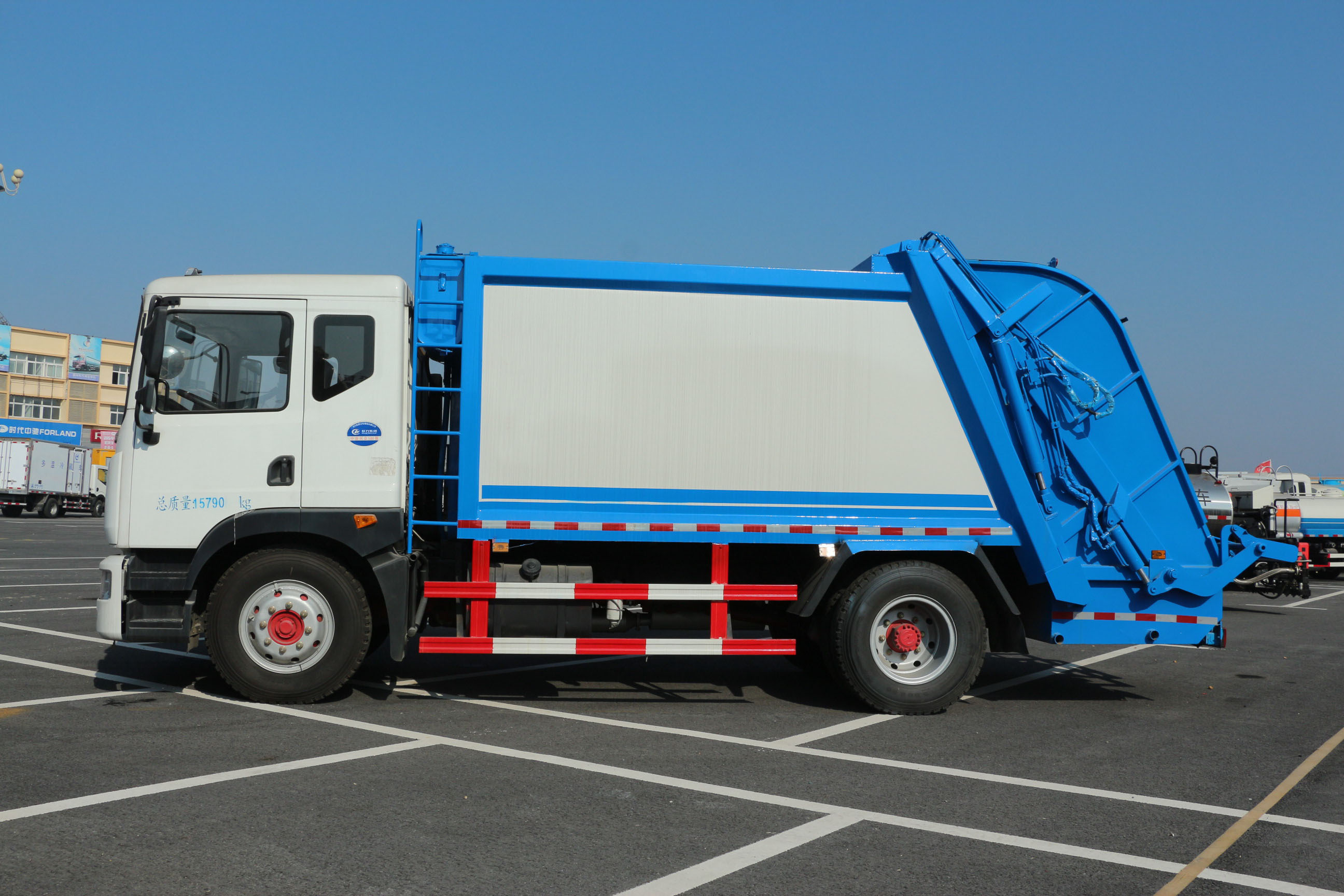 2020 new compressing type garbage truck 280HP HOWO heavy duty 3 axle 10m3 compressing garbage truck