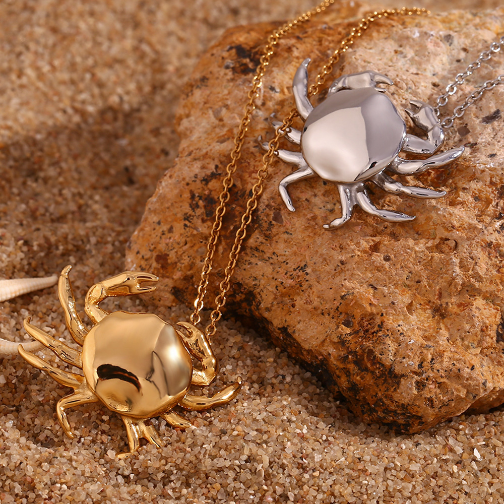 Hot selling 18k gold plated Crab fashion jewelry animal pendant necklaces for girls