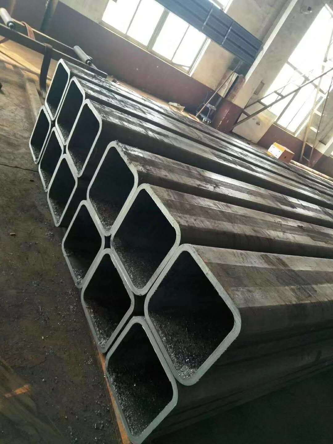 Low price Q235 Q195 ST52 High quality carbon steel square tube seamless black carbon steel pipe tube