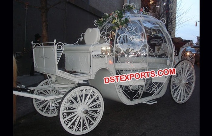 White Beauty Queen Cinderella Horse Buggy Wedding Horse Carriages Manufacturer Royal Horse Drawn Carriage Manufacturer