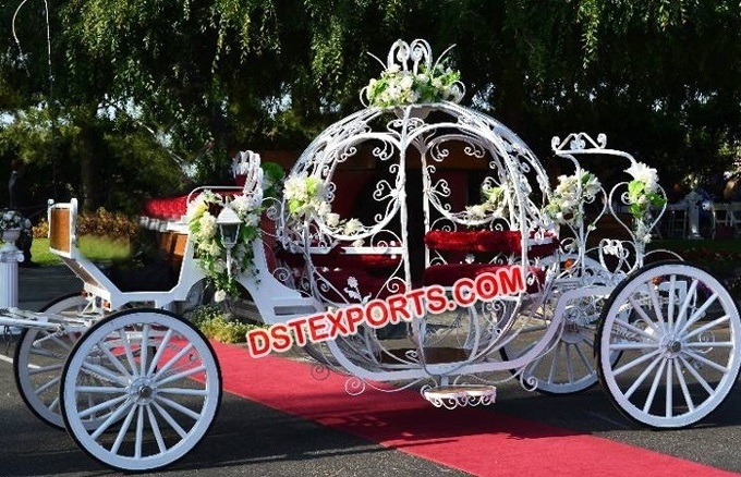 White Beauty Queen Cinderella Horse Buggy Wedding Horse Carriages Manufacturer Royal Horse Drawn Carriage Manufacturer