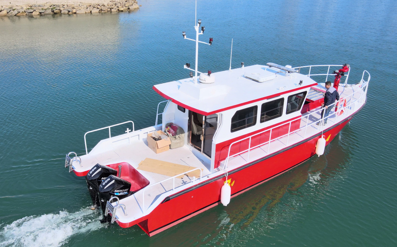 New Long ambulance boat Aluminum Fire Fighting Rescue Work Boats Equipped with Monitor Fire Pump