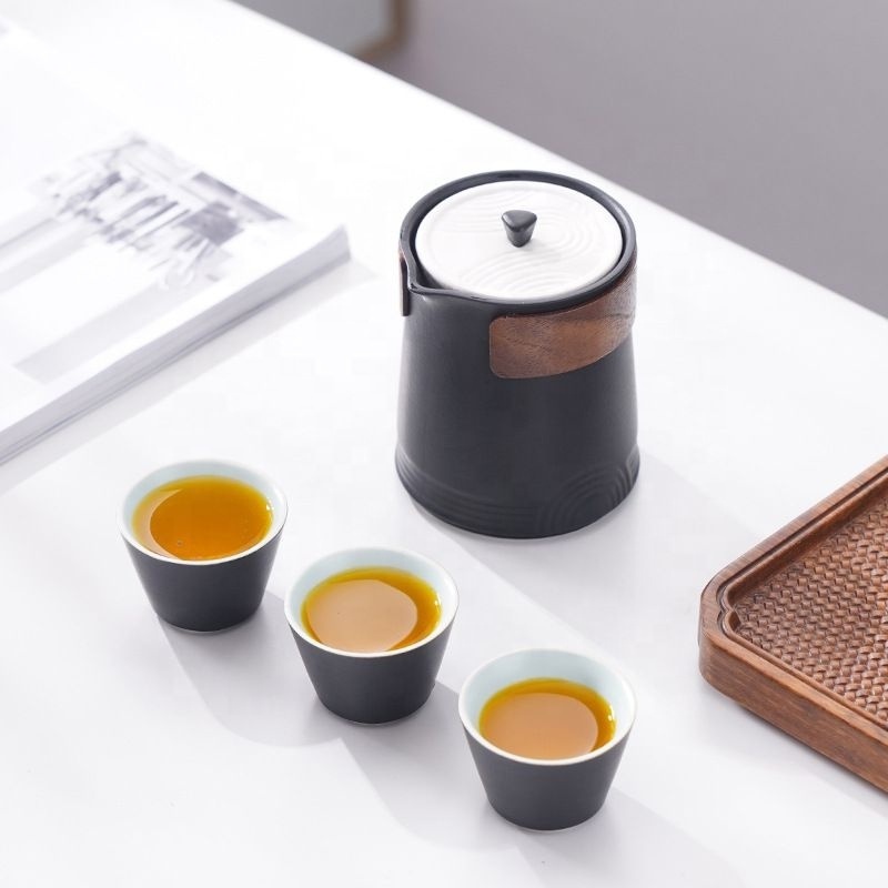 Travelling Tea Set Japanese Porcelain Kung Fu Teaware Sets Outdoor A Tea Pot and Three Cup Portable Storage Office Tea Cup Set