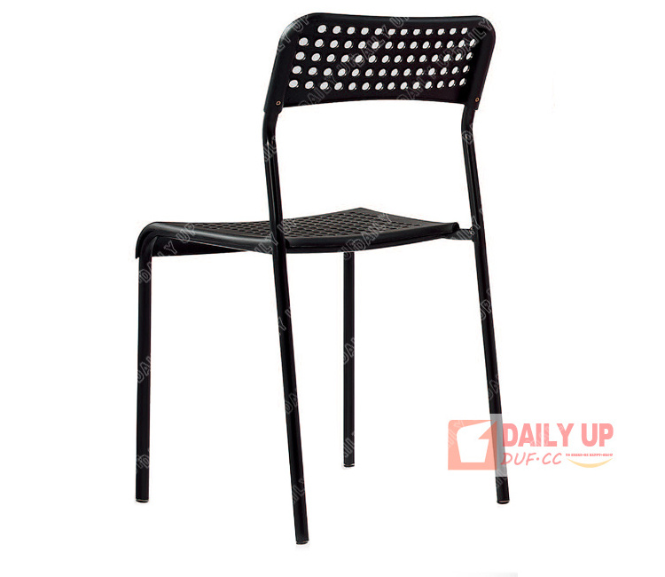 Single Color Dining Chair Easy Installed Stackable Chair PP Board Plastic Material Steel Frame Best Selling Products in Europe