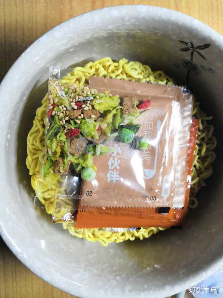 OEM & ODM Bag Packaged Instant Noodles with Seasoning Ramen Noodles Instant Noodles