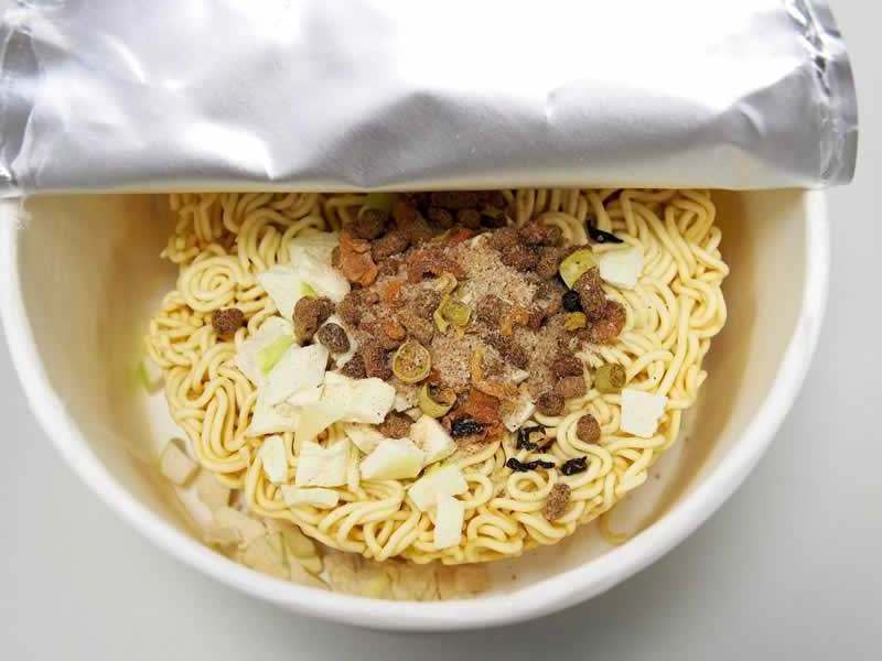 OEM & ODM Bag Packaged Instant Noodles with Seasoning Ramen Noodles Instant Noodles