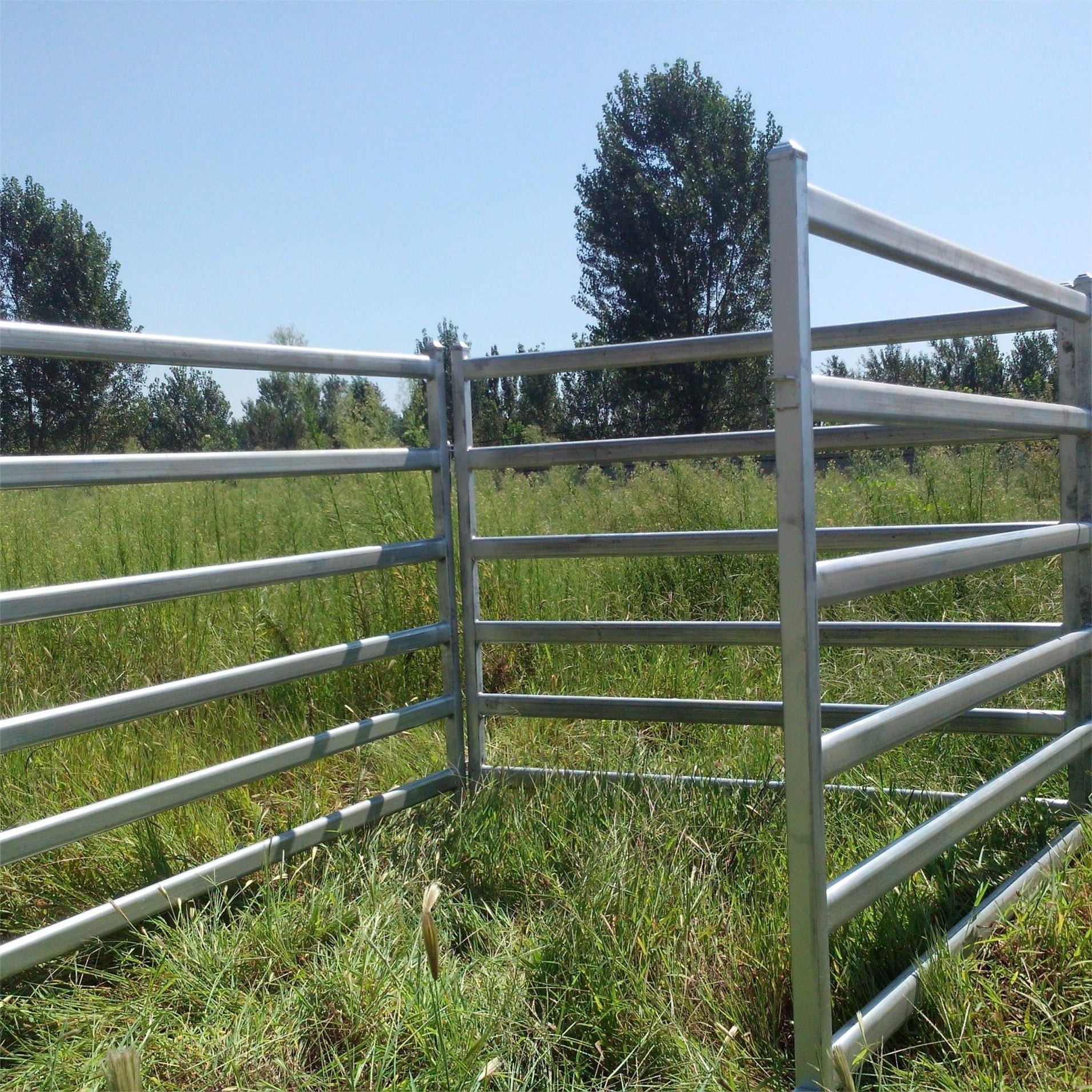 High Quality PVC horse fence / farm fence Galvanized metal cattle corral livestock farm yard fence panels