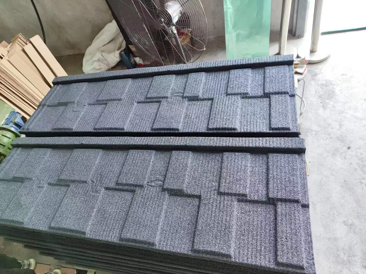 Roofing Shingles 0.4mm High Stone Coated Aluminium Zinc Steel Roofing Sheet Stone Metal Coated Roof Tile