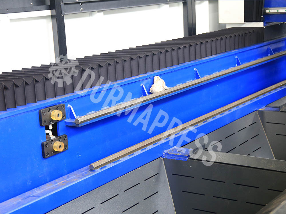 1500w laser cutting machine for tube and metal sheet in China anhui Durmal factory