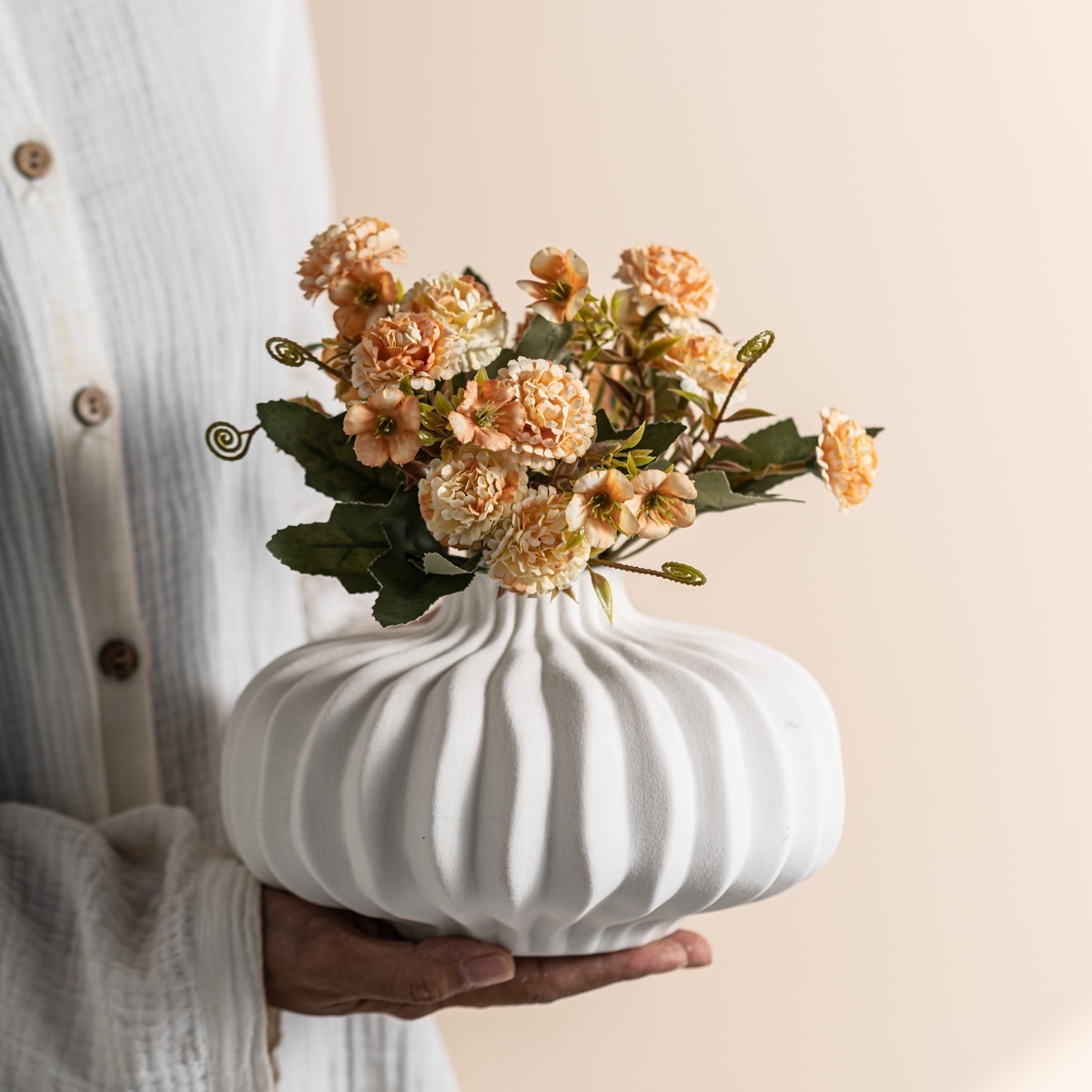 Hot sale new white pumpkin shaped ceramic vase vegetarian decoration living room home stay ornaments decorative ceramic vase