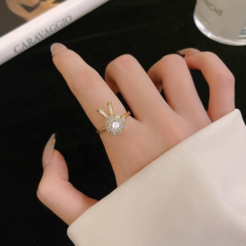 The new trendy smart rabbit ring women's rotatable ring is a light luxury niche design index finger ring