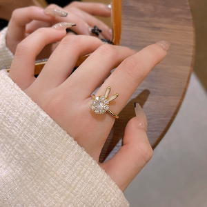 The new trendy smart rabbit ring women's rotatable ring is a light luxury niche design index finger ring