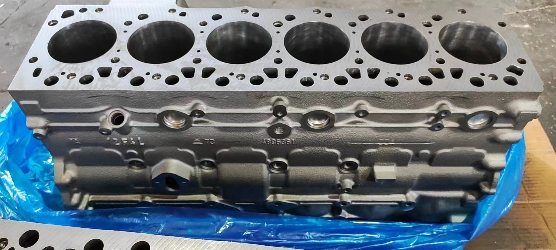 High quality  cylinder head engine block 6D107