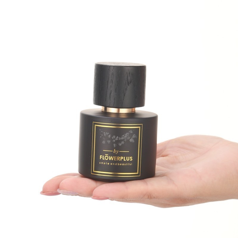 Wholesale Black Glass Perfume Bottle 100ml 50ml 30ml Round Perfume Glass Bottle With Wooden Cap