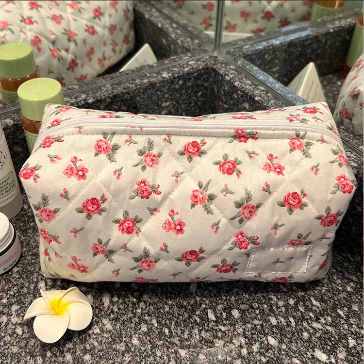 Personalized cotton cosmetic bag quilted floral fabric cosmetic bag pretty print travel toiletry pouch