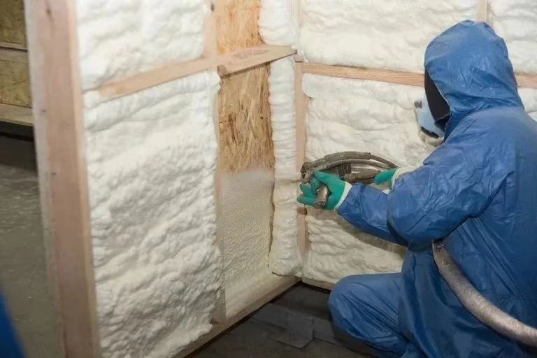 Closed cell spray Polyurethane foam with H2O water blowing agent