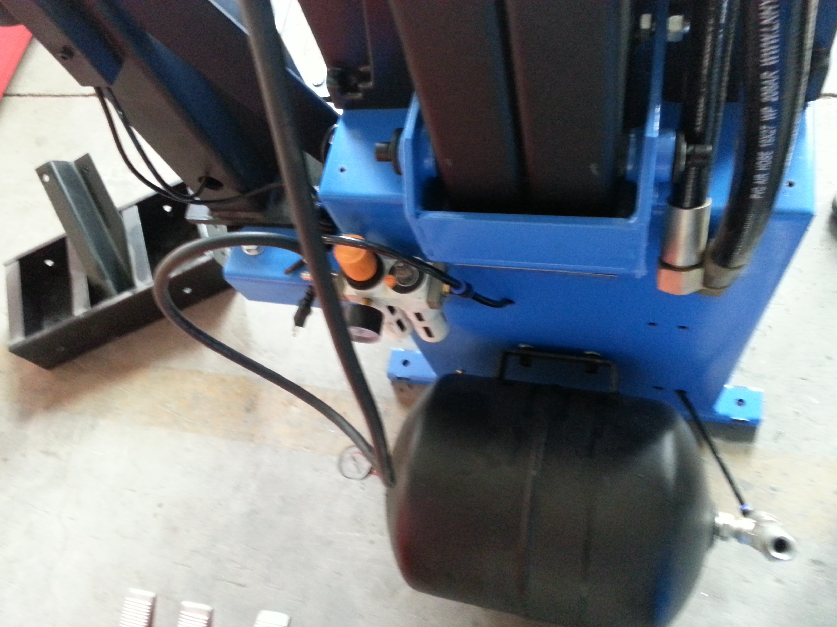 car tire changing machine with automatic swing arm