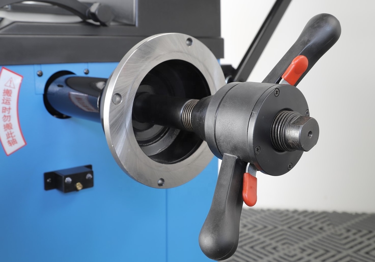 Automatic car used tire balancer for sale tyre balancing machine P940