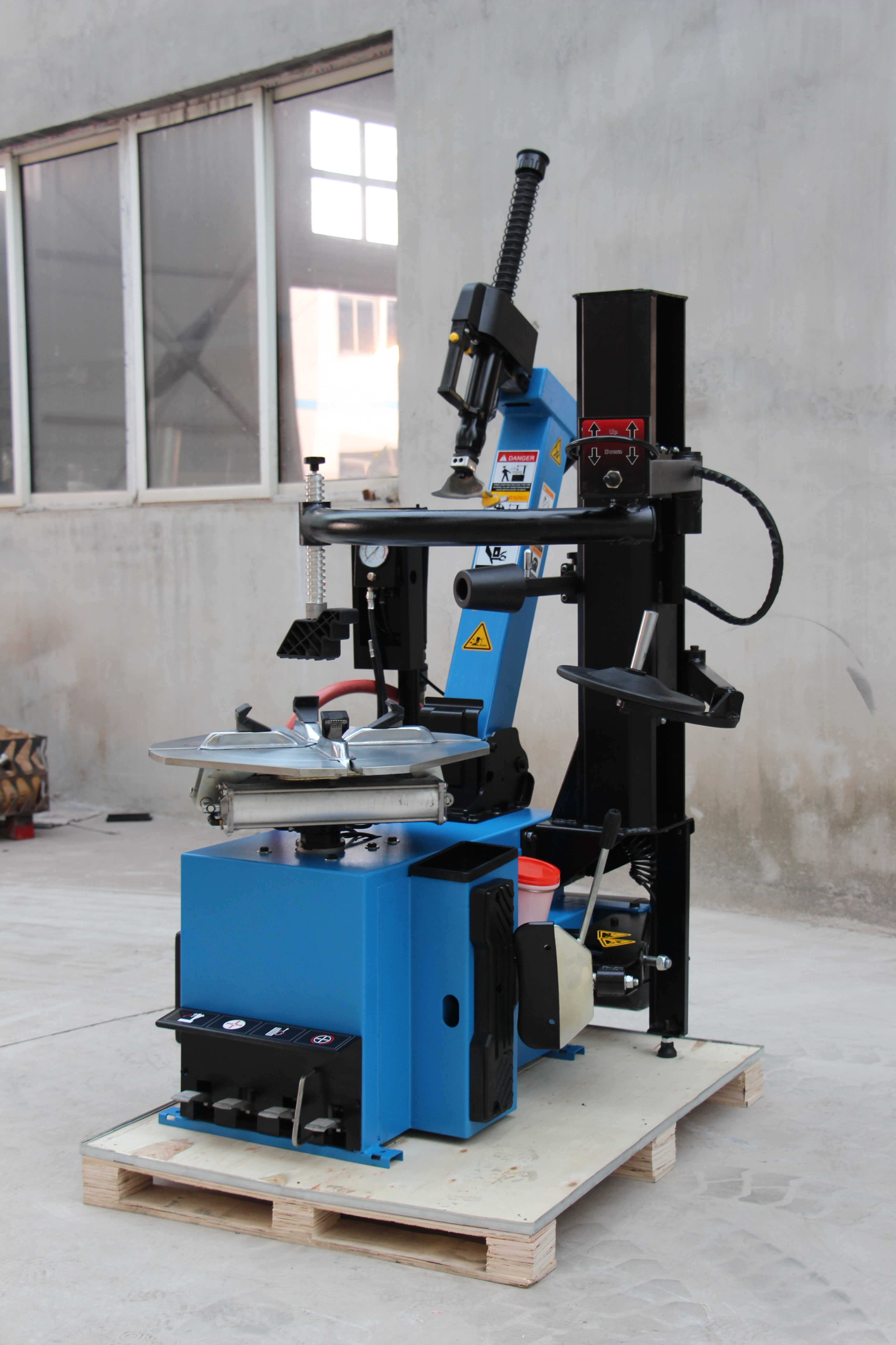 swing arm fully automatic tyre changer Italy