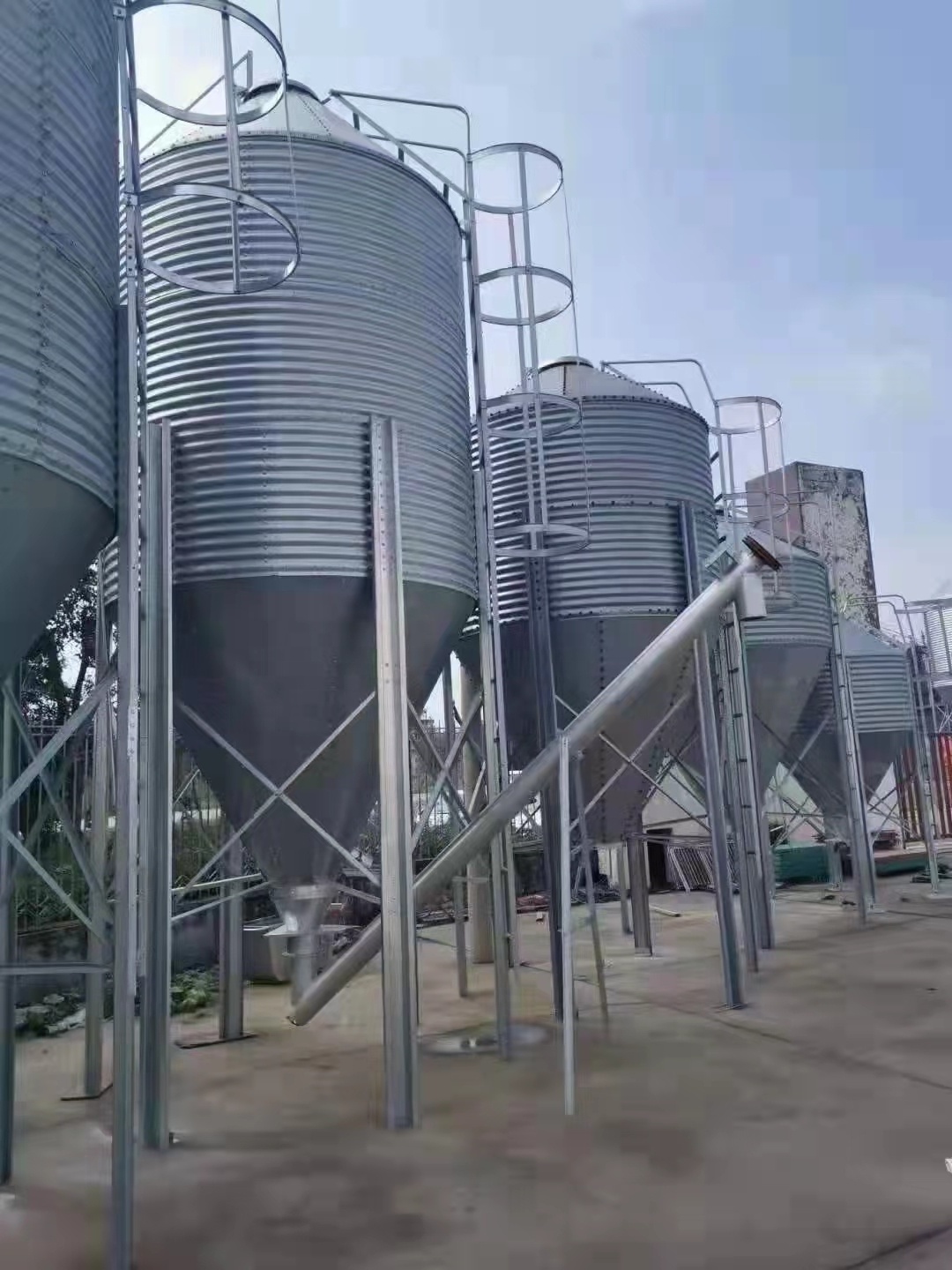 2.7 Ton To 33.5 Ton  Farm Poultry Breeding Feed Silos Chicken Goose Feed Small Steel  Silos