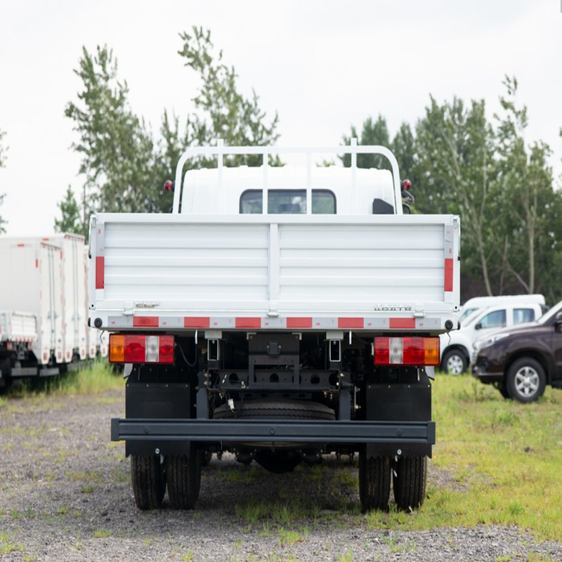 4X2 Isuzu NPR ES7 Euro 6 Light Cargo Truck 150HP 189HP Diesel Used Cargo Truck with High Performance