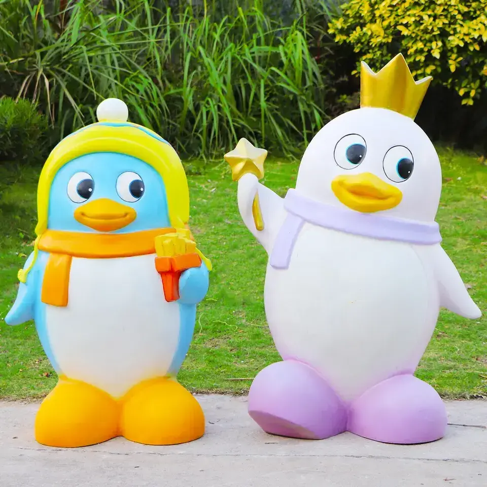 Miguo Life Size Cartoon Animal Figurine Resin Penguin Statue Fiberglass Sculpture For Sea Park Decoration