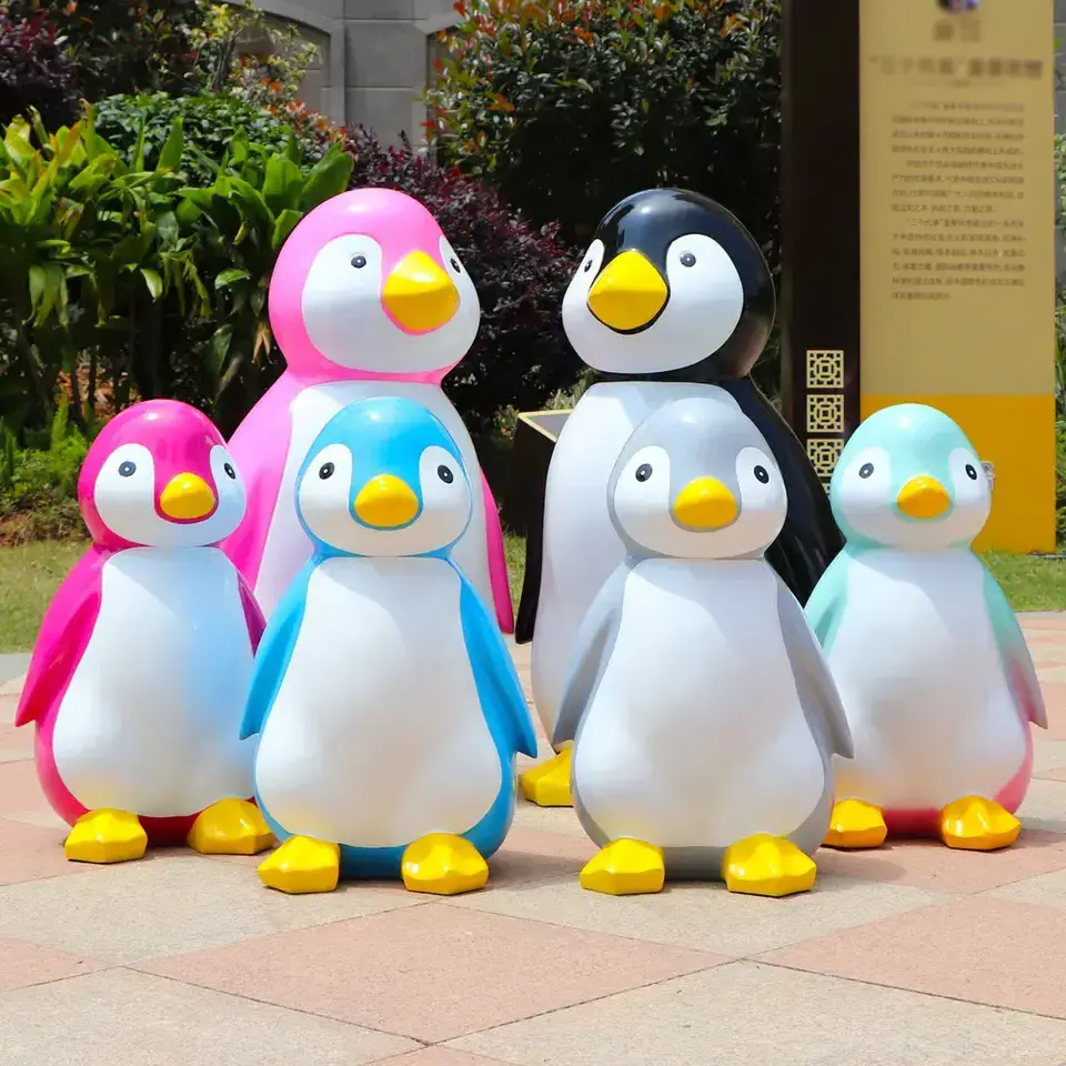 Miguo Life Size Cartoon Animal Figurine Resin Penguin Statue Fiberglass Sculpture For Sea Park Decoration