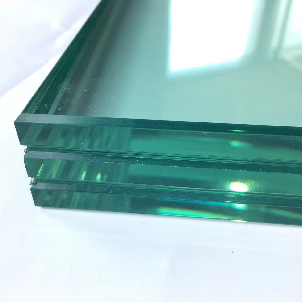 China Safety 10mm 13.52mm 17.52mm 25mm 51.52mm tempered pvb laminated glass for windows and door with CE ASTM AS2208 certificate