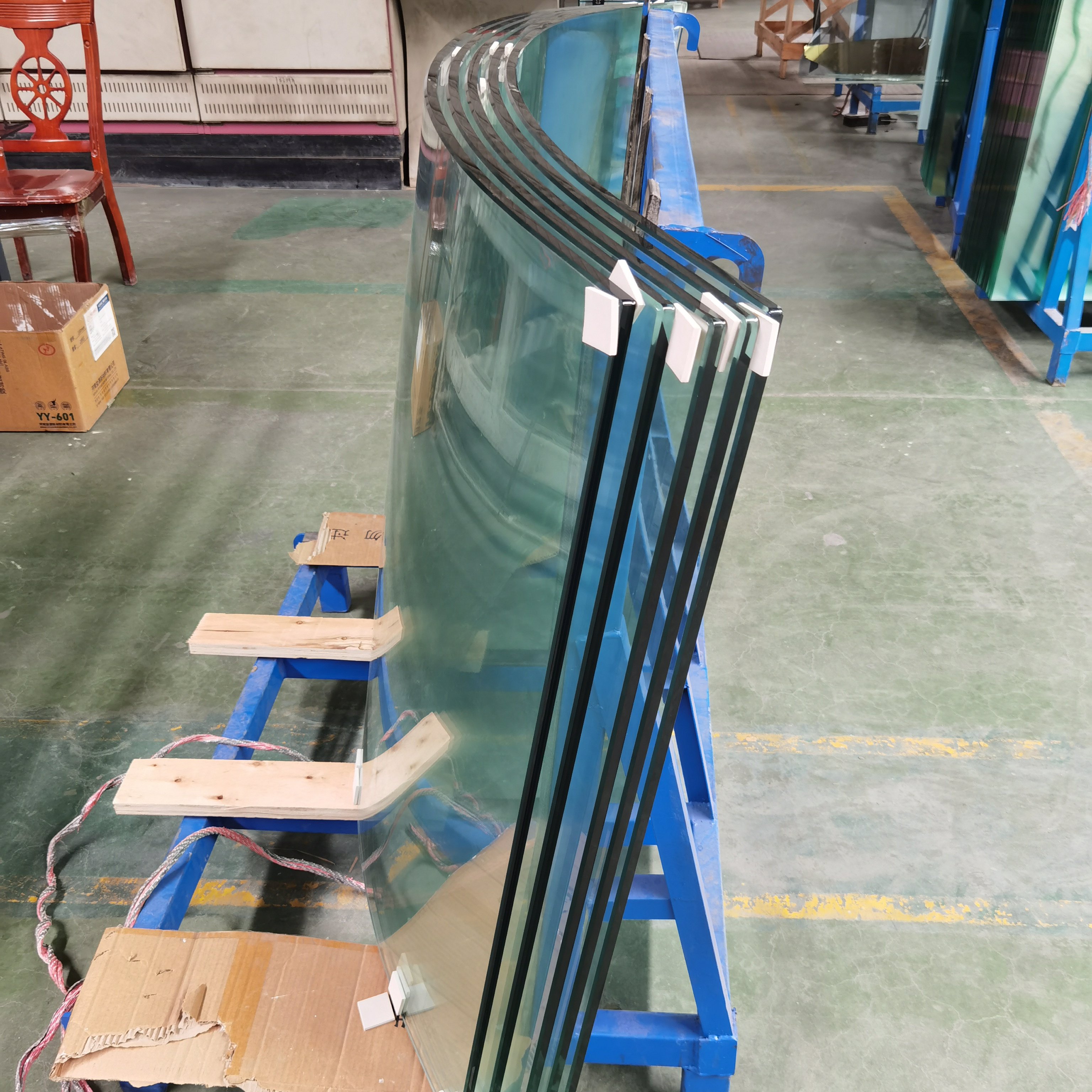 Good quality Jumbo size curved  tempered glass price