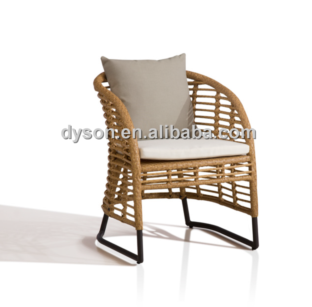 Outdoor Patio Restaurant High Quality PE Wicker Woven Dining Table And Chair Set