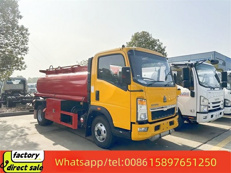 Used Or New Low Price fuel delivery truck 2tonne 2000 liters small oil tanker truck for sale