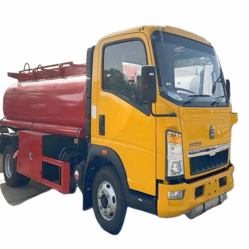 Used Or New Low Price fuel delivery truck 2tonne 2000 liters small oil tanker truck for sale