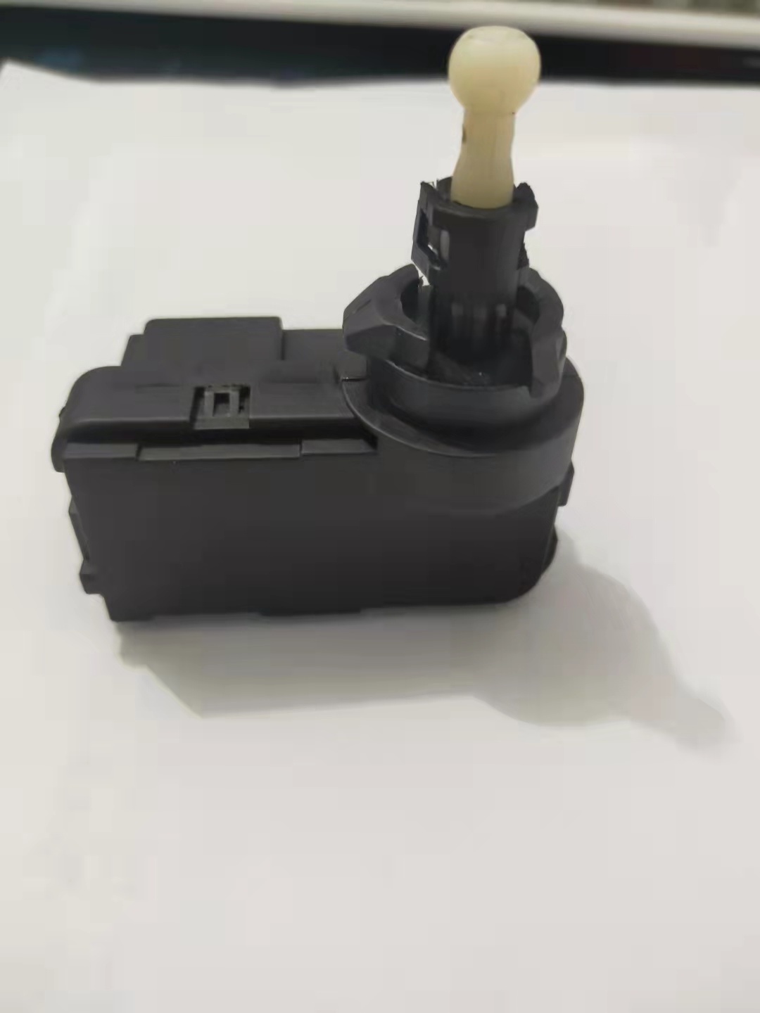 Auto headlight level adjustment for Mazda headlight switch auto sensor headlight level actuator