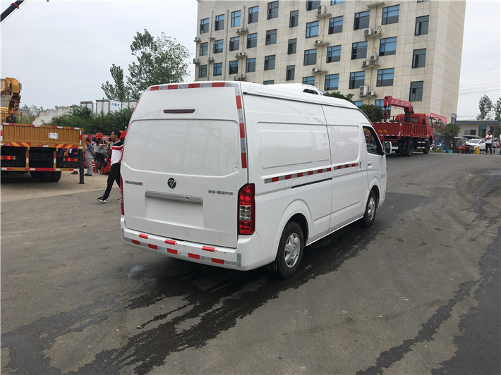 1.5 ton Fresh vegetable refrigerated Cooling van/ice cream transportation refrigerator  truck for sale