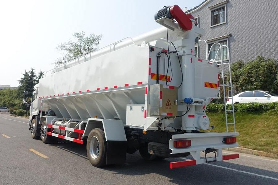 15 ton bulk feed truck/ 30m3  bulk feed transport truck with hydro auger