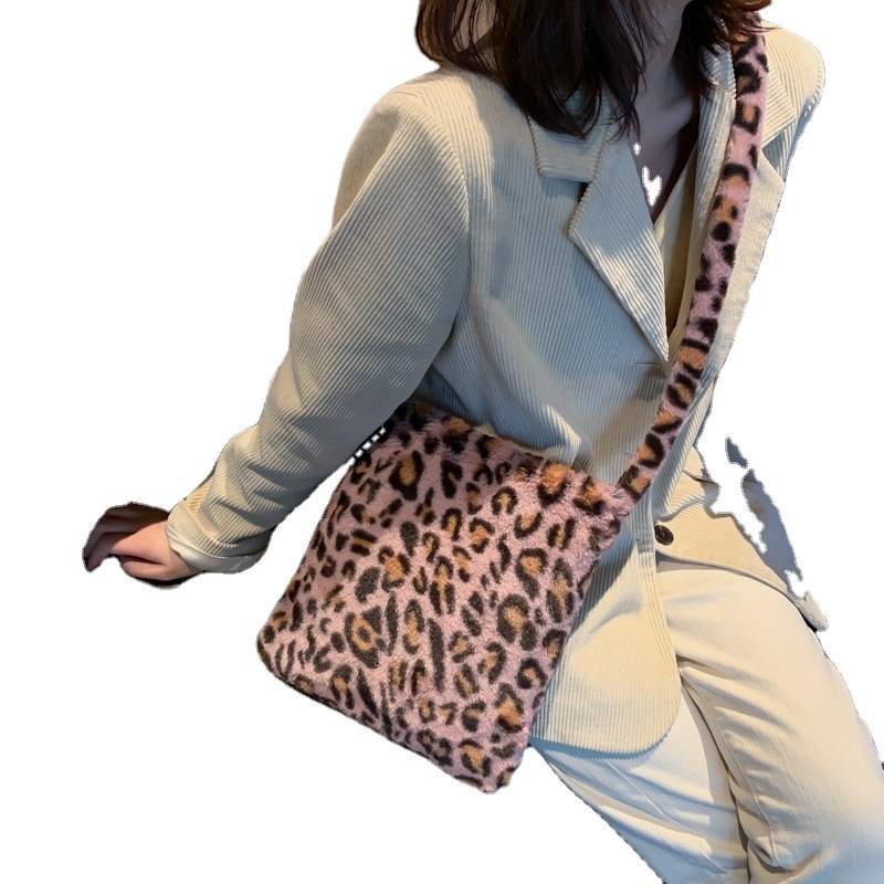 Design Wholesale Price High Quality Fashion Korean Chic Hot Selling Ins Leopard Fuzzy Cross Body Bag With Pocket For Women