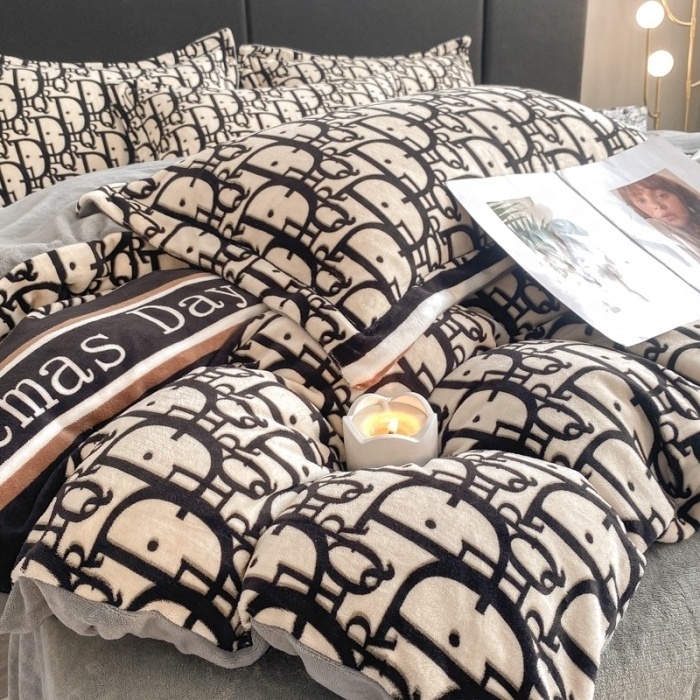 Luxury Brand Fashion Ultra Soft Milk Velvet Bedding Set Flannel King Queen Size Winter Fleece Polyester Duvet Cover Set 4-in-1