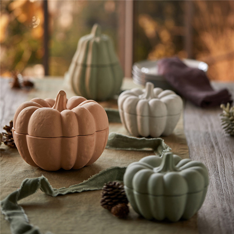 New design halloween decorative home decoration matte candle containers pumpkin shaped candle jar with lid