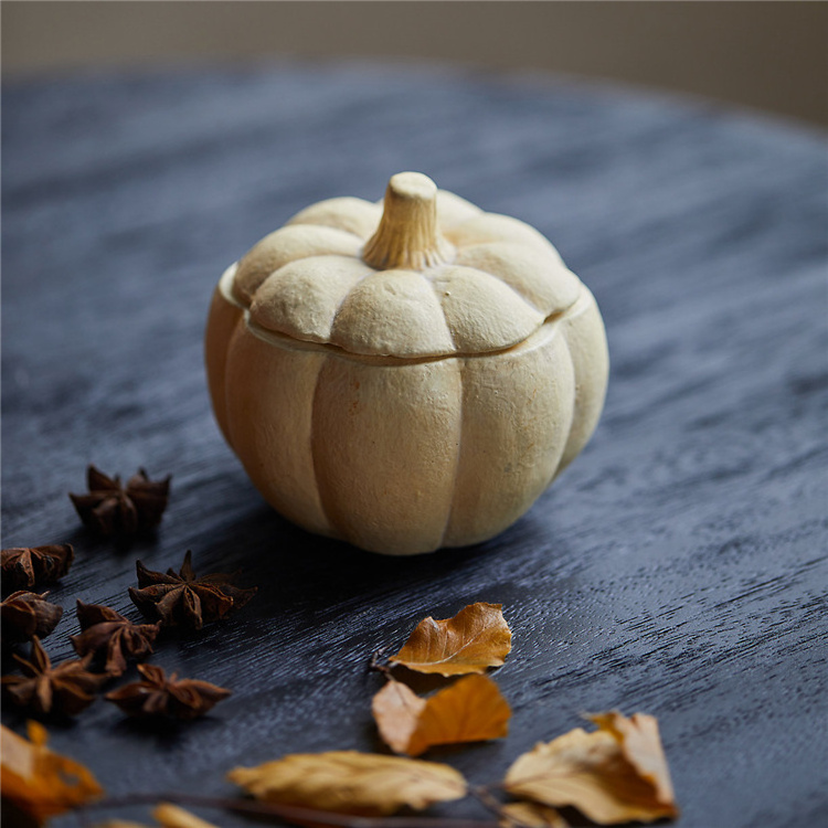 New design halloween decorative home decoration matte candle containers pumpkin shaped candle jar with lid