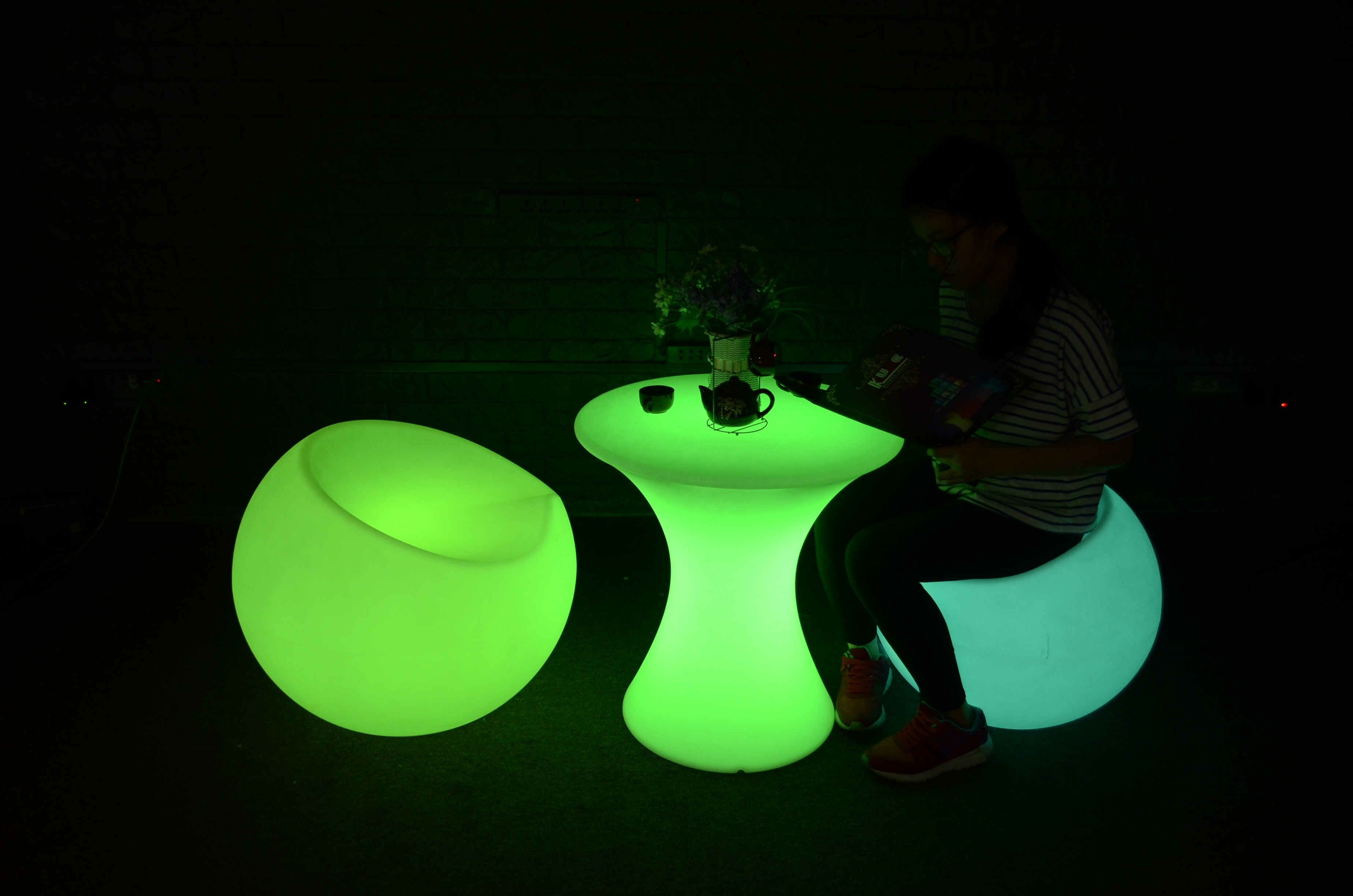 Rechargeable Light Up Outdoor Bar Night Club Plastic Led Apple Chair