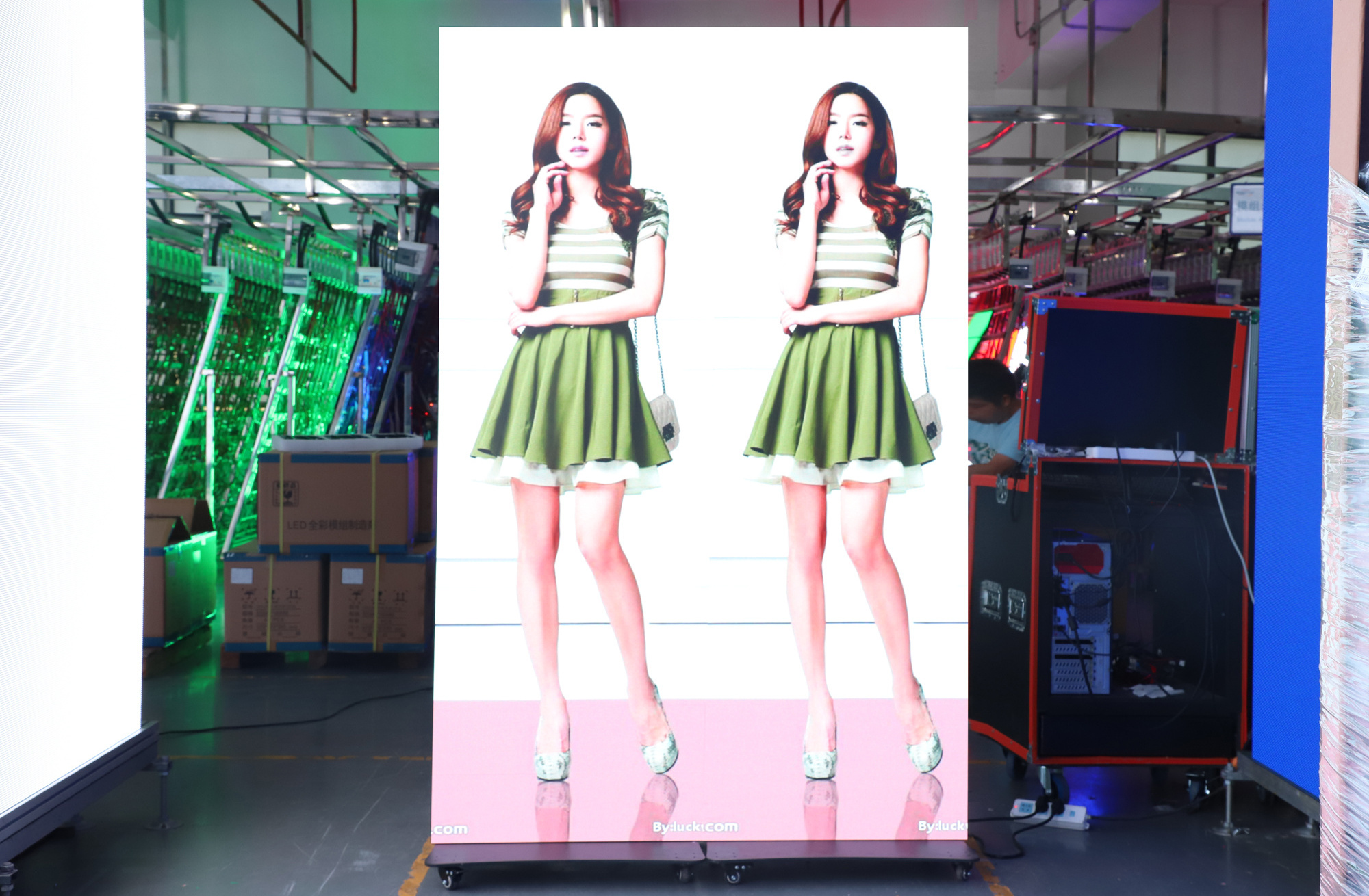 shopping mall Easy moving indoor advertising floor standing p4 p3 p2.5 p2 led display screen panel digital mirror poster screen