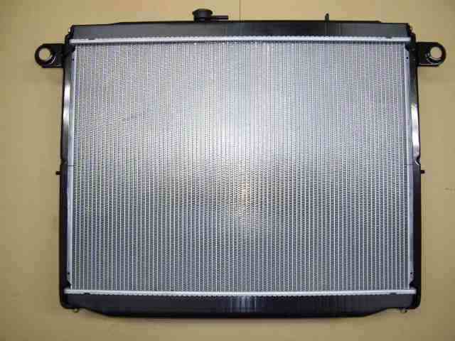 Brazed radiator for Toyota Landcruiser Wagon STD/2.5 Year 200 1HZ engine  16400-66120 16400-66121 16400-66170 16400-17380