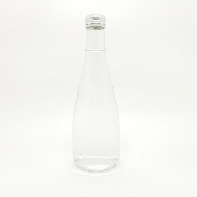 Factory wholesale 500ml clear glass bottle drink glass bottle with screw cap high end mineral water glass bottle