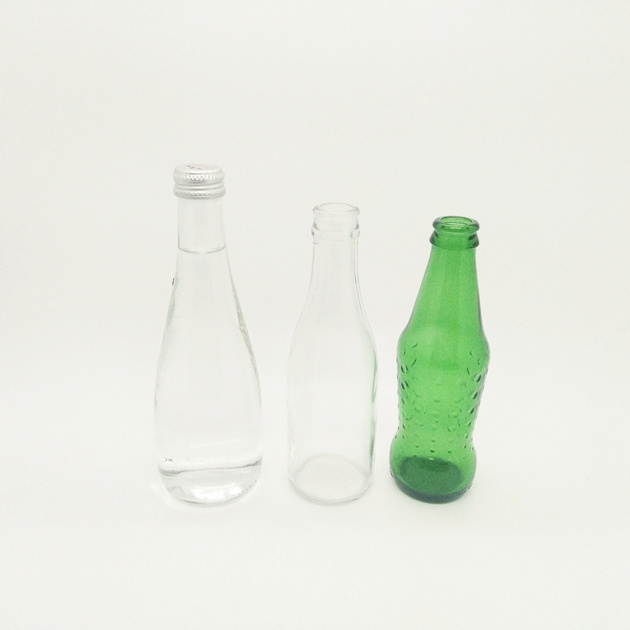 Factory wholesale 500ml clear glass bottle drink glass bottle with screw cap high end mineral water glass bottle