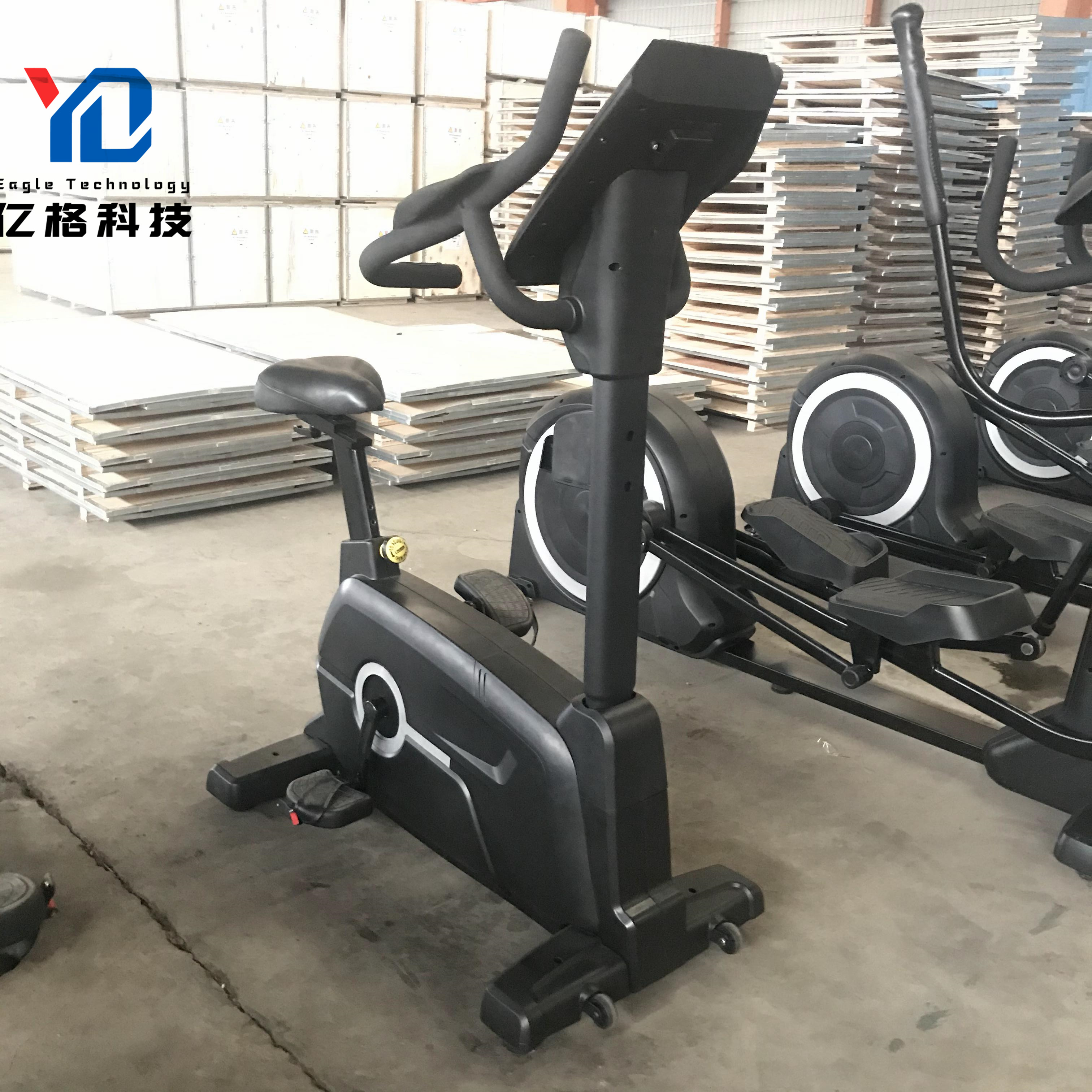 YG-U001 YG Fitness Commercial Upright Bike Magnetic Control Exercise Bike For Body Exercise Customized