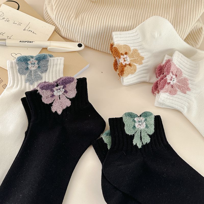 Women Feather Yarn Retro Flower Short Ankle Cotton Socks