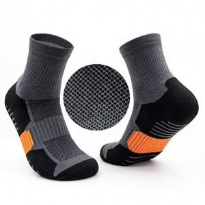 custom sock manufacturer high quality running sports basketball socks logo men anti-bacterial custom wholesale